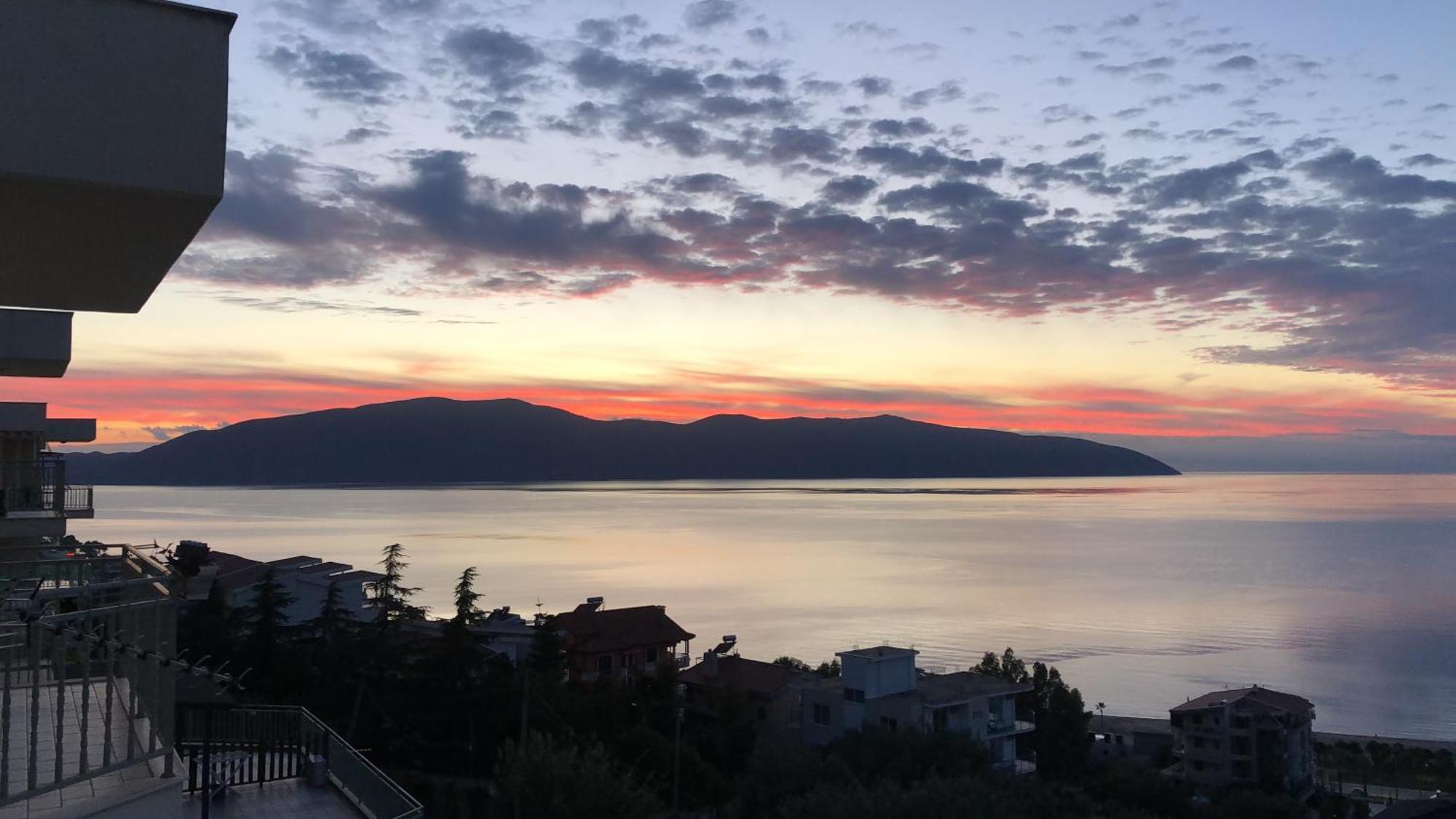 Residence Martin 21 Vlore Bagian luar foto